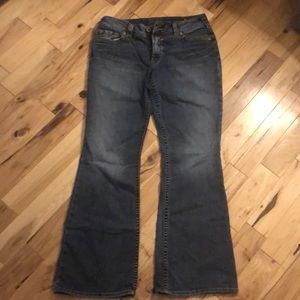 Women’s Silver jeans Suki 33/32 stretch bootcut